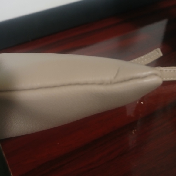 LIKE NEW Doris & Jacky Leather Wristlet - Picture 5 of 6